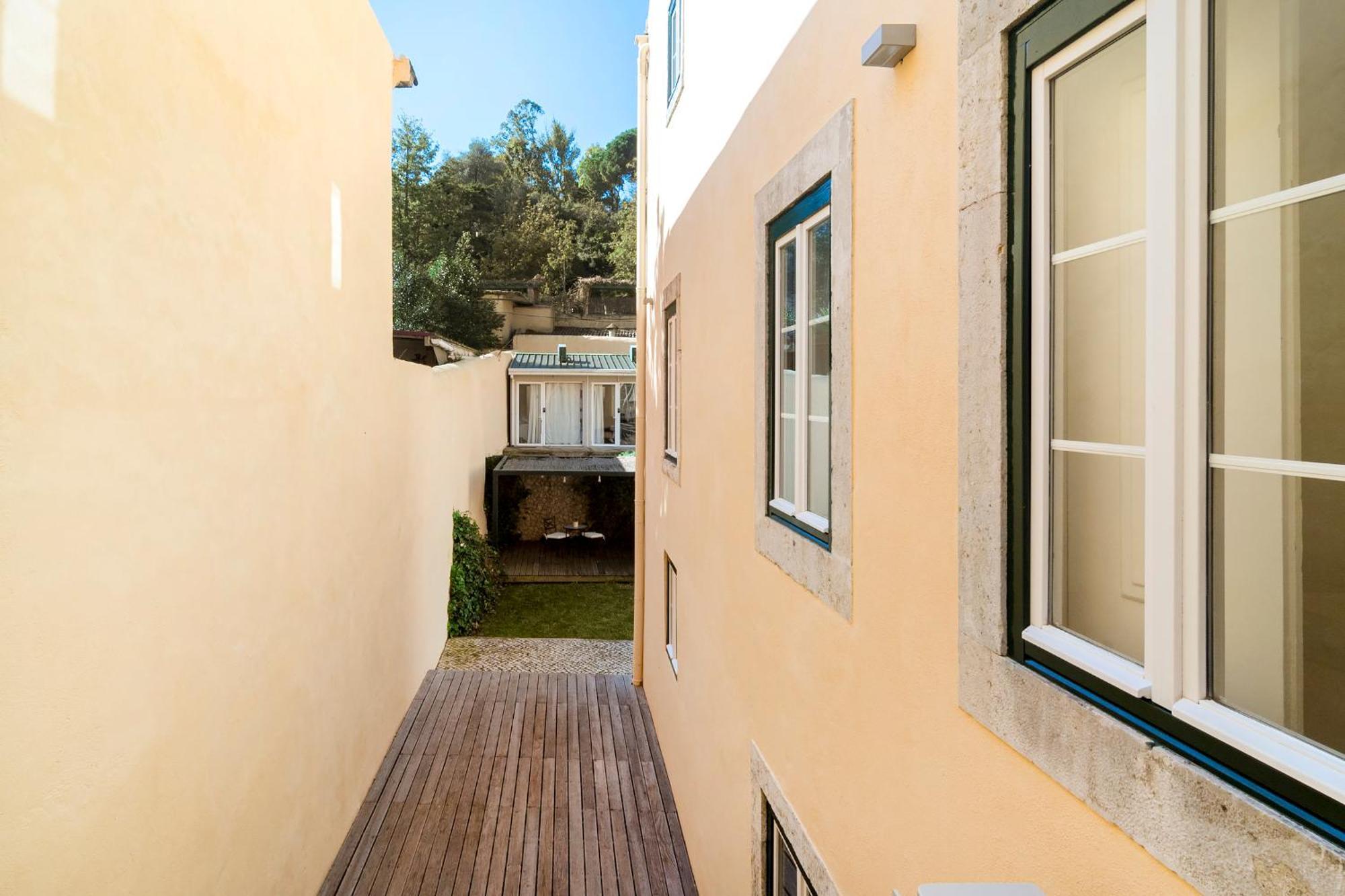 Appartamento Metropolitan Living Lisbon - Laranjeiras Esterno foto